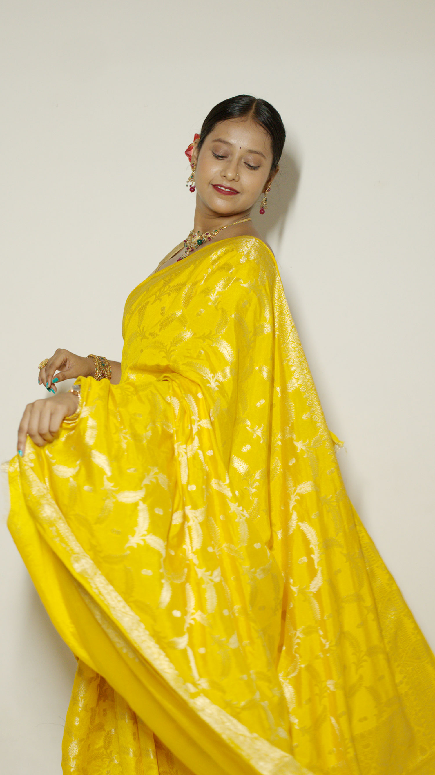 Suvarna Glow Viscose Banarasi Saree